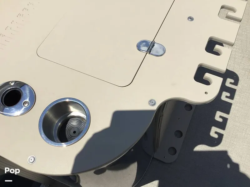 Slide: The Image of Avalon Venture 2585 RF 2023 - 16525335