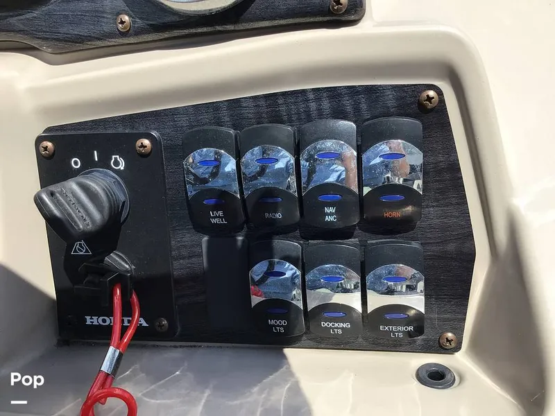 Slide: The Image of Avalon Venture 2585 RF 2023 - 16525315