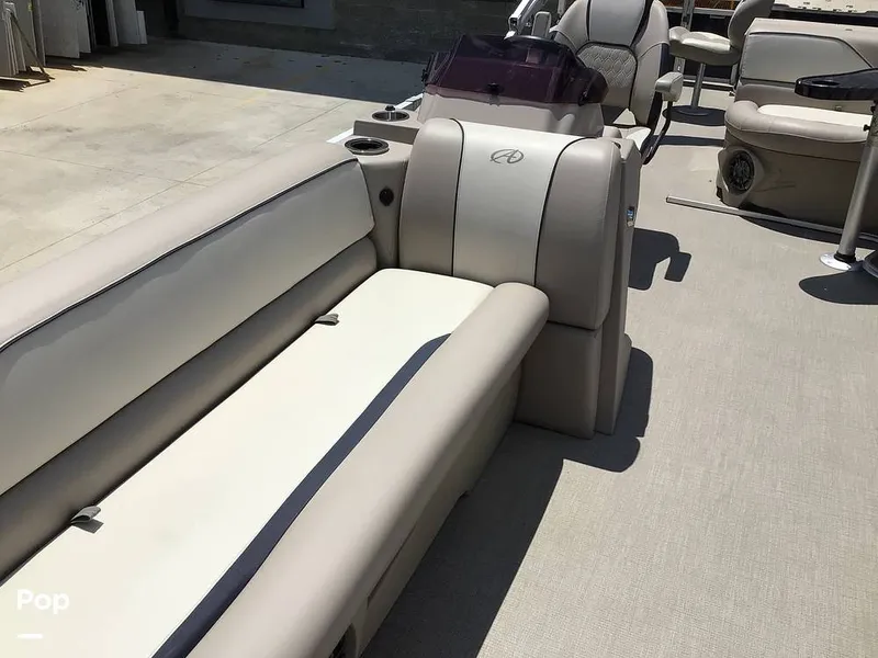 Slide: The Image of Avalon Venture 2585 RF 2023 - 16525303
