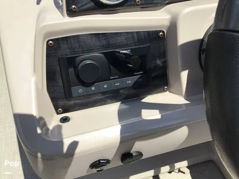 Slide: The Image of Avalon Venture 2585 RF 2023 - 16525309