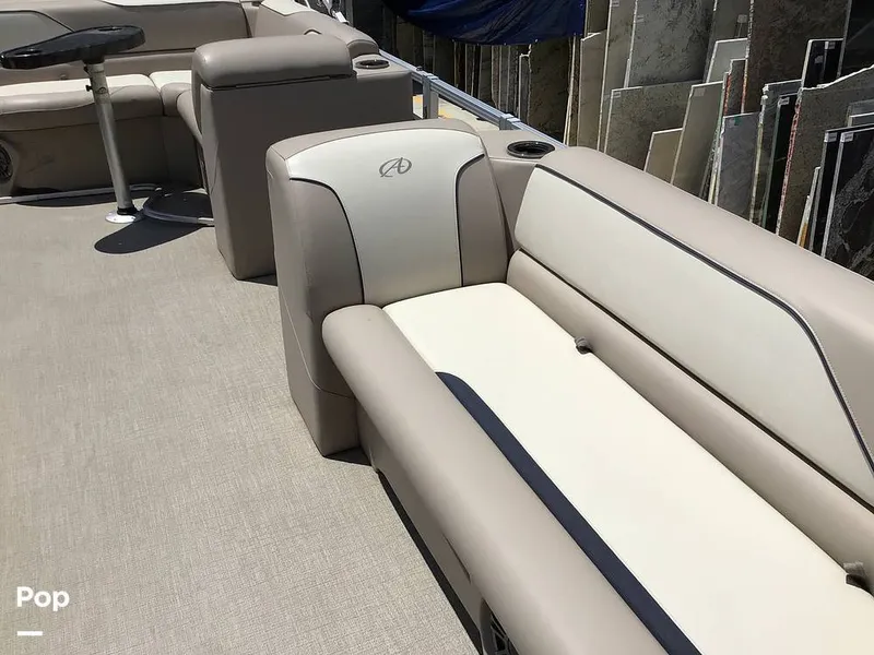 Slide: The Image of Avalon Venture 2585 RF 2023 - 16525304