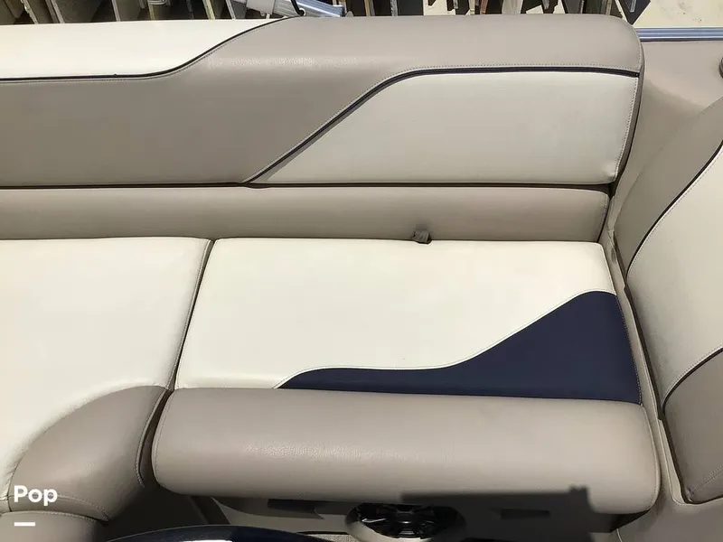 Slide: The Image of Avalon Venture 2585 RF 2023 - 16525326