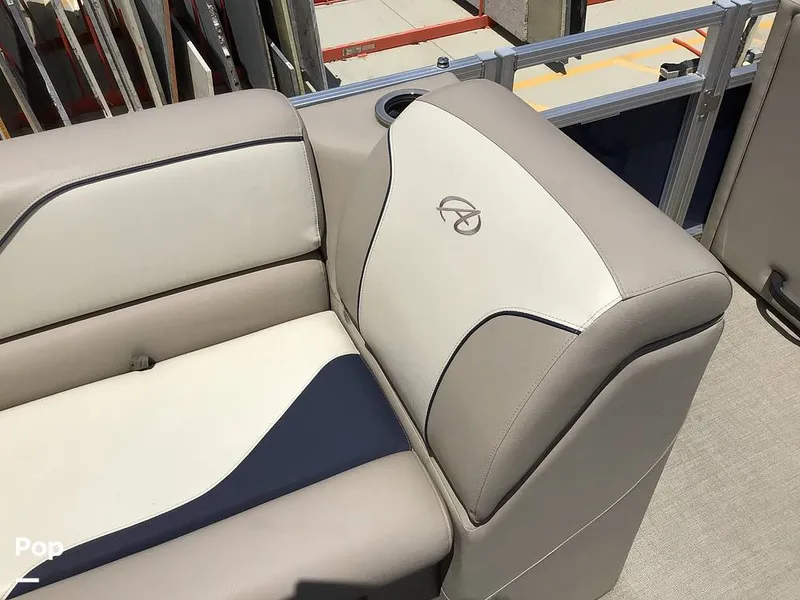 Slide: The Image of Avalon Venture 2585 RF 2023 - 16525327