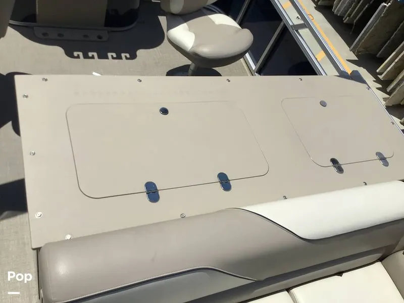 Slide: The Image of Avalon Venture 2585 RF 2023 - 16525330