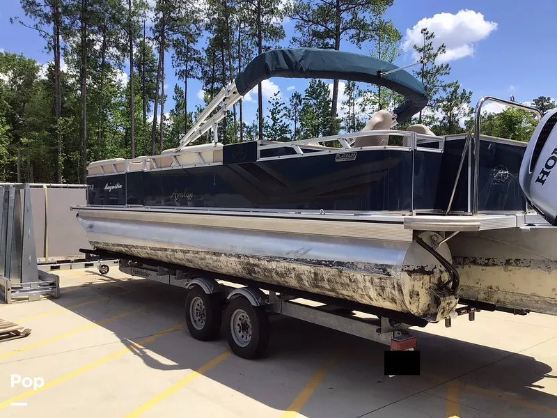 Slide: The Image of Avalon Venture 2585 RF 2023 - 16525299