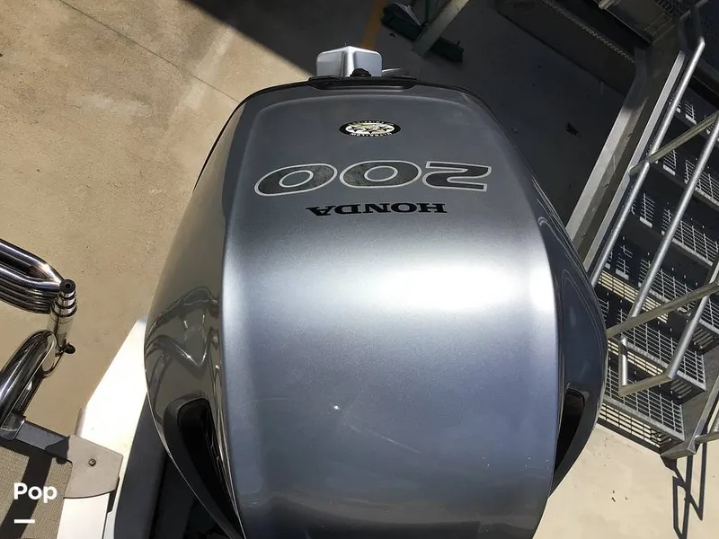 Slide: The Image of Avalon Venture 2585 RF 2023 - 16525301