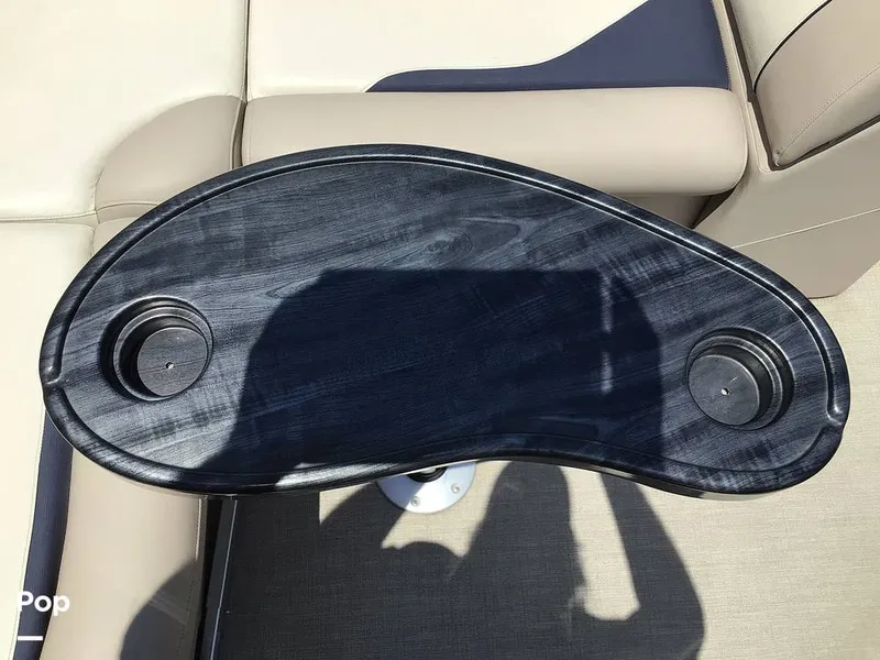 Slide: The Image of Avalon Venture 2585 RF 2023 - 16525342