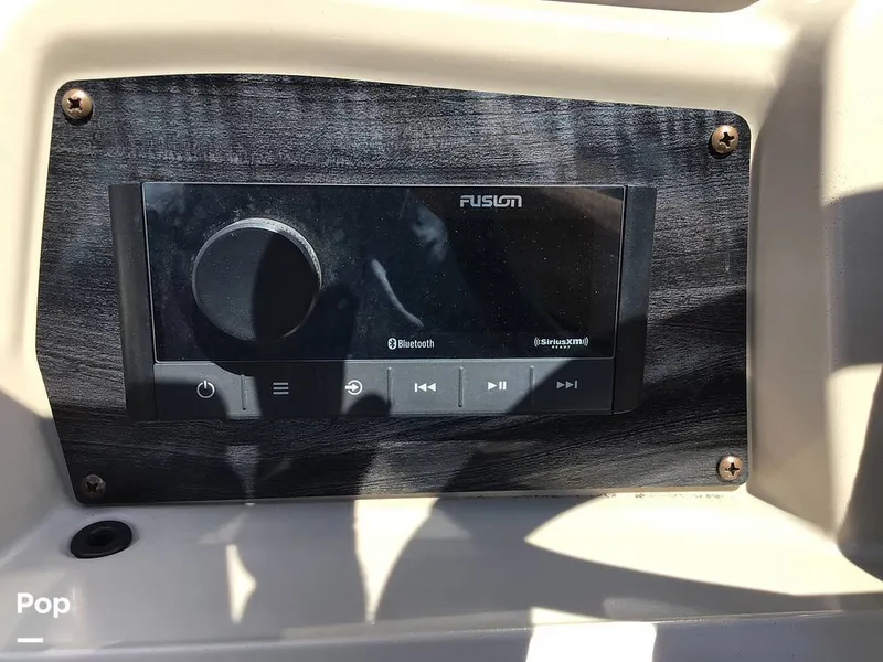 Slide: The Image of Avalon Venture 2585 RF 2023 - 16525316