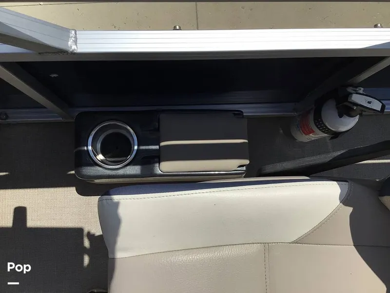 Slide: The Image of Avalon Venture 2585 RF 2023 - 16525344