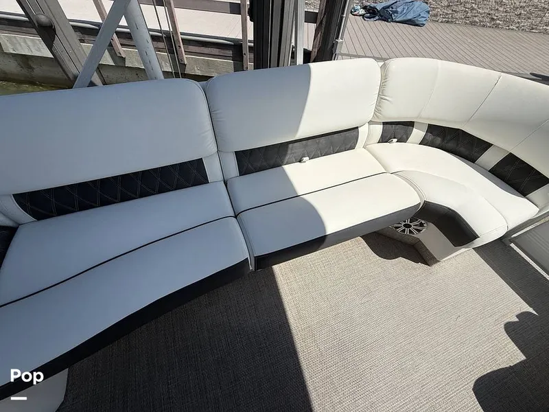 Slide: The Image of Lounge or seats 14. - 16539460