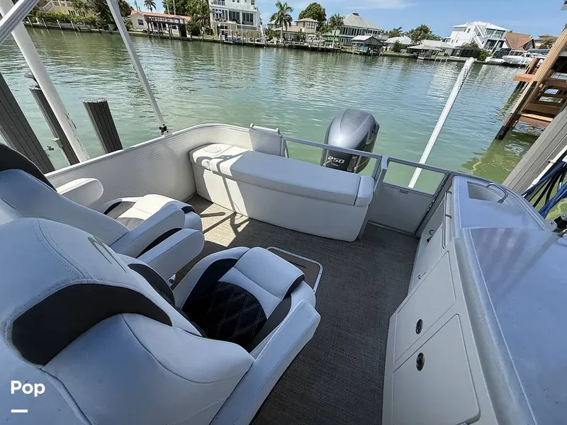 Slide: The Image of Transom seating. - 16539473