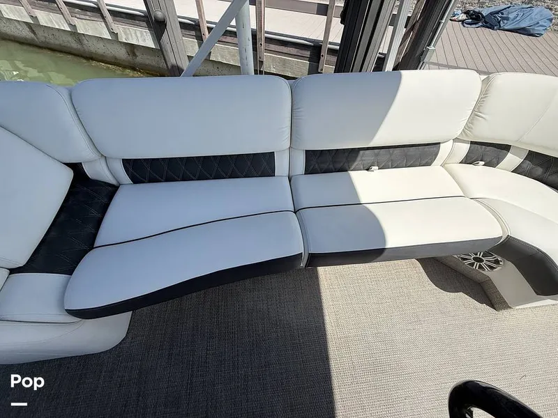 Slide: The Image of Lounge or seats 14. - 16539459