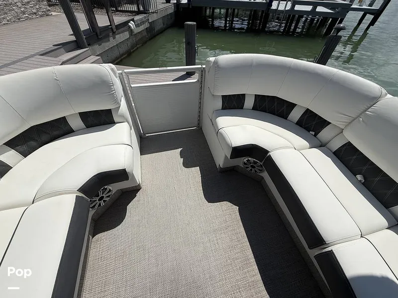 Slide: The Image of Lounge or seats 14. - 16539462