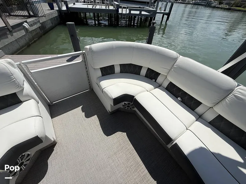 Slide: The Image of Lounge or seats 14. - 16539463