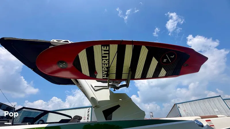 Slide: The Image of Malibu 22 LSV 2021 - 16506120