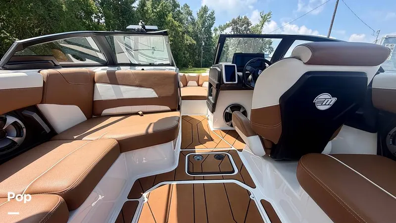 Slide: The Image of Malibu 22 LSV 2021 - 16506013