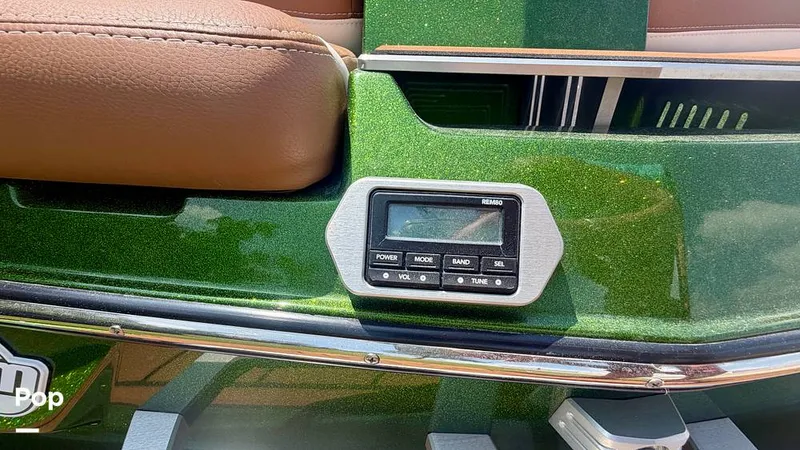 Slide: The Image of Malibu 22 LSV 2021 - 16506075