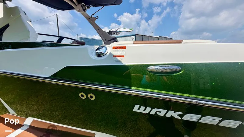 Slide: The Image of Malibu 22 LSV 2021 - 16506091