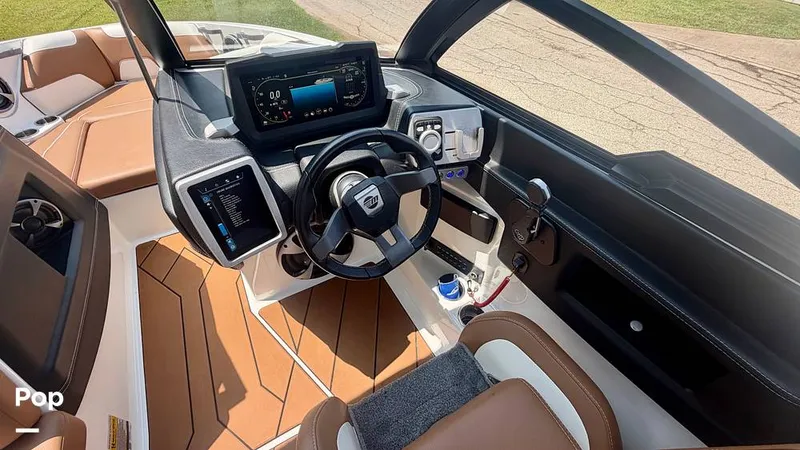 Slide: The Image of Malibu 22 LSV 2021 - 16506066