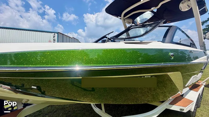 Slide: The Image of Malibu 22 LSV 2021 - 16506119
