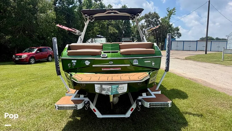 Slide: The Image of Malibu 22 LSV 2021 - 16506103