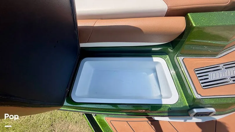 Slide: The Image of Malibu 22 LSV 2021 - 16506079