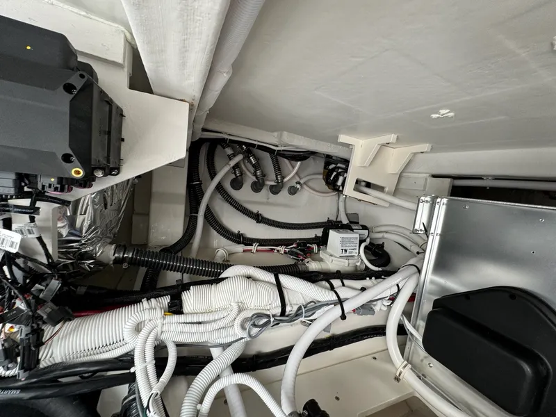 Slide: The Image of Tiara 43LS 2025 - 100