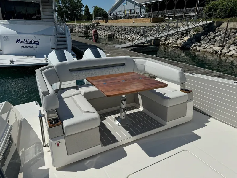 Slide: The Image of Tiara 43LS 2025 - 24