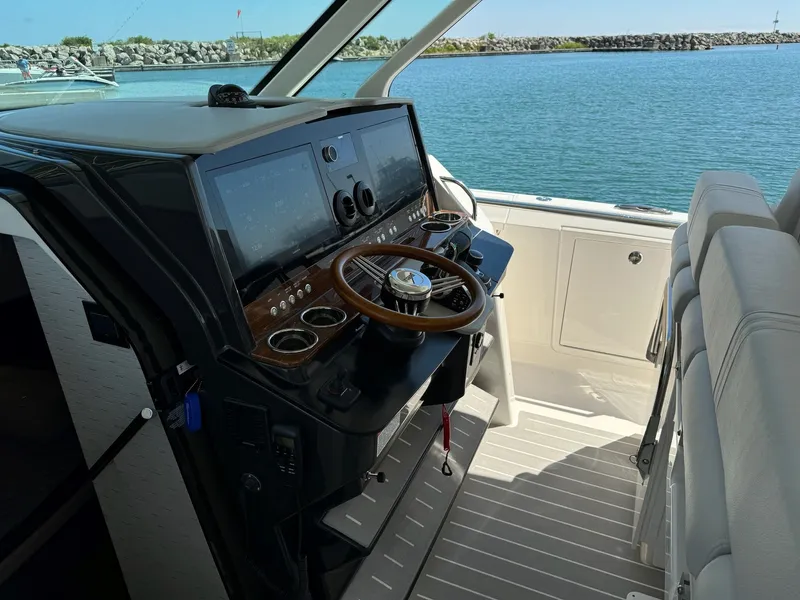 Slide: The Image of Tiara 43LS 2025 - 39