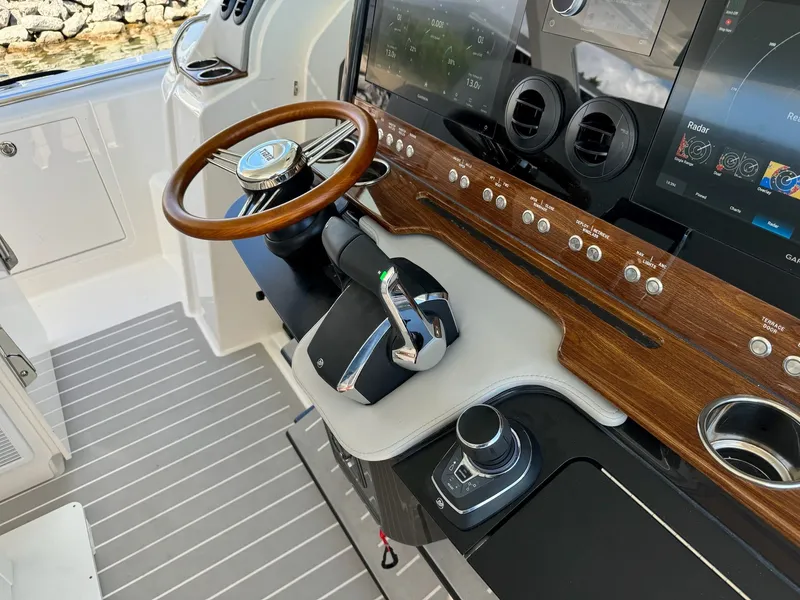 Slide: The Image of Tiara 43LS 2025 - 40