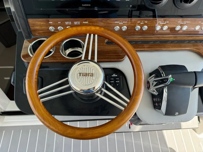 Slide: The Image of Tiara 43LS 2025 - 42