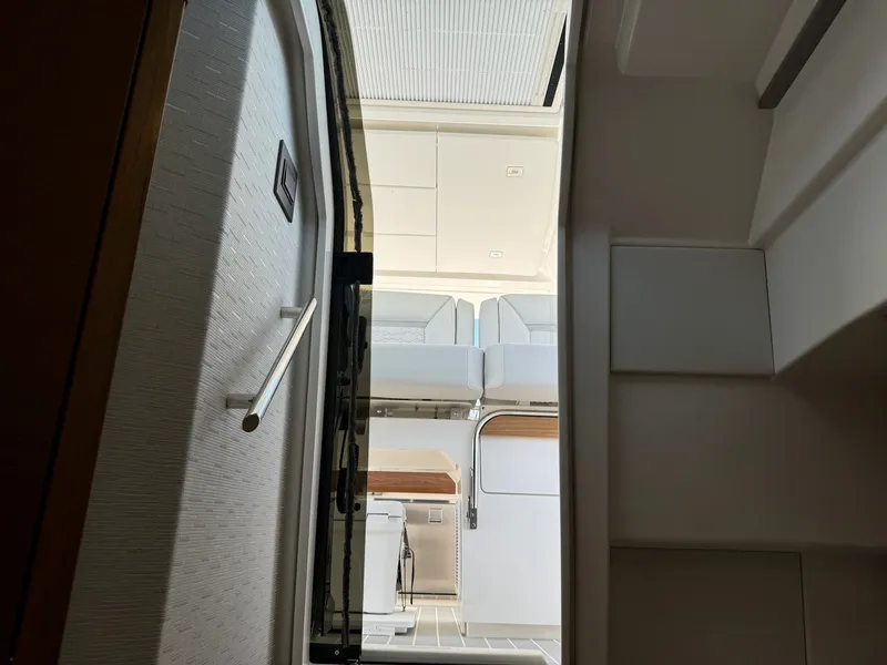 Slide: The Image of Tiara 43LS 2025 - 75