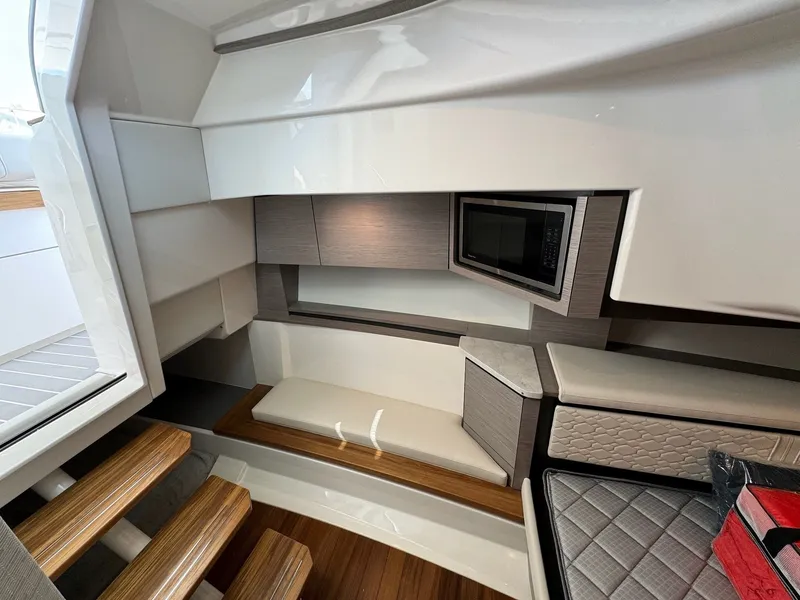 Slide: The Image of Tiara 43LS 2025 - 76