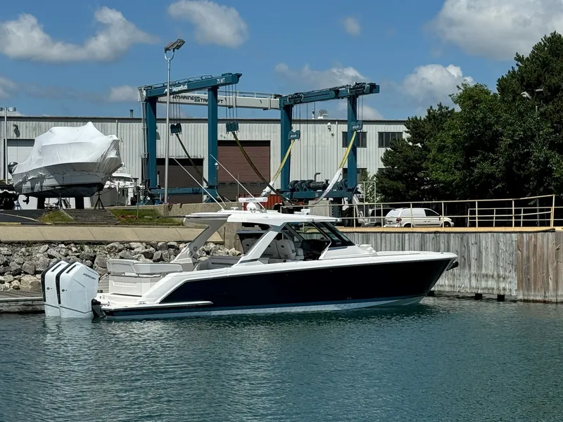 Slide: The Image of Tiara 43LS 2025 - 8