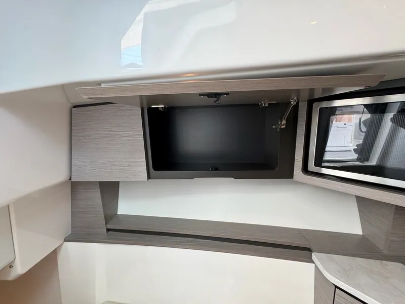 Slide: The Image of Tiara 43LS 2025 - 80