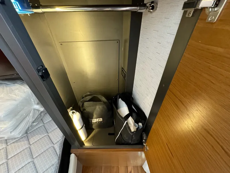 Slide: The Image of Tiara 43LS 2025 - 81