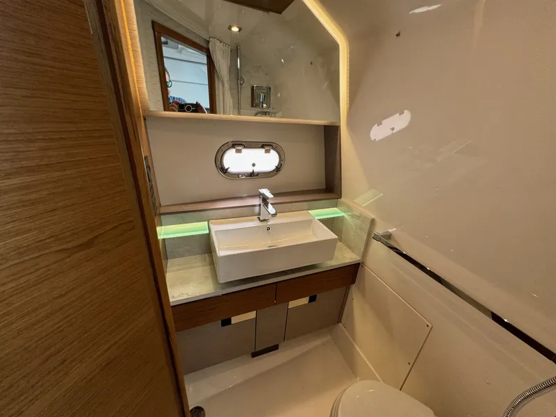 Slide: The Image of Tiara 43LS 2025 - 82