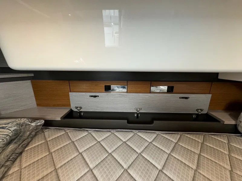 Slide: The Image of Tiara 43LS 2025 - 87