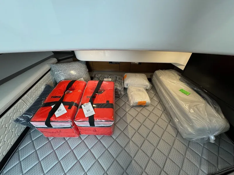 Slide: The Image of Tiara 43LS 2025 - 89