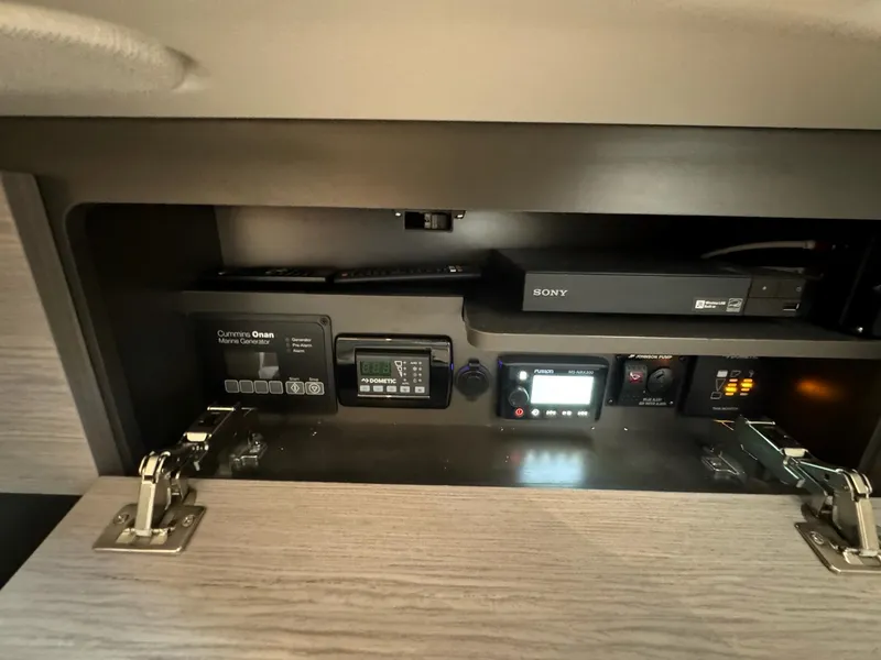 Slide: The Image of Tiara 43LS 2025 - 94