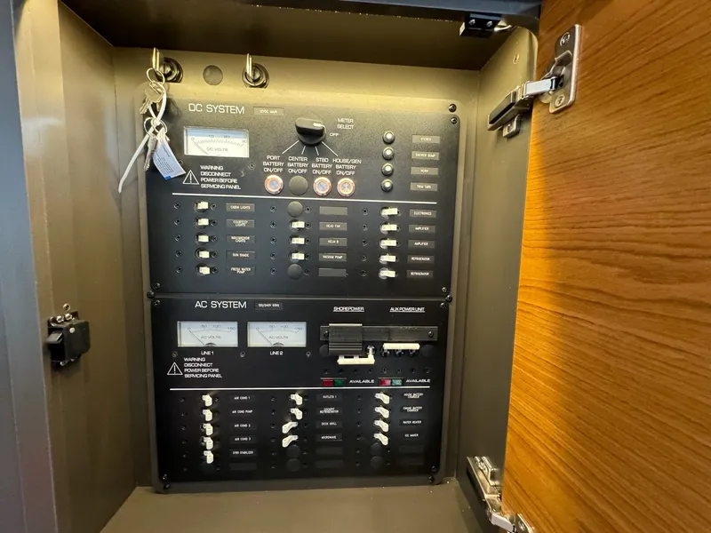 Slide: The Image of Tiara 43LS 2025 - 95