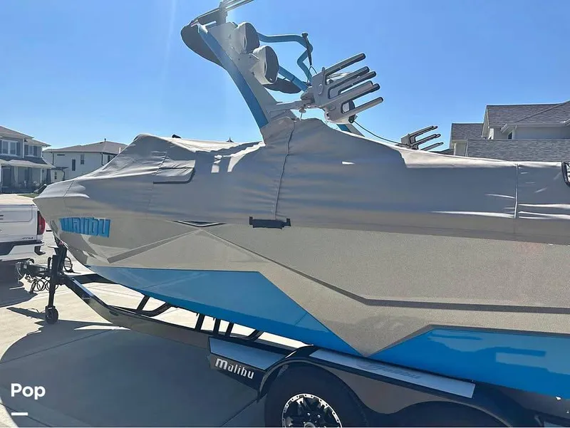 Slide: The Image of Malibu 25 LSV 2022 - 16505471