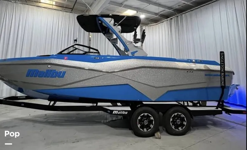 Slide: The Image of Malibu 25 LSV 2022 - 16535628