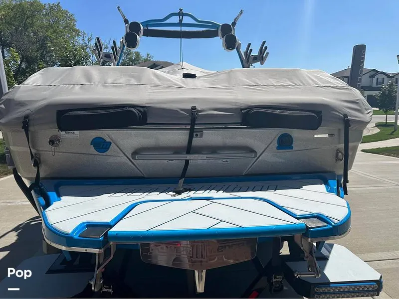 Slide: The Image of Malibu 25 LSV 2022 - 16505468