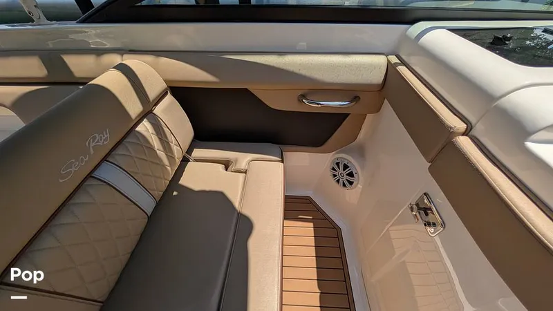 Slide: The Image of Sea Ray 290 Sundeck 2016 - 16547746