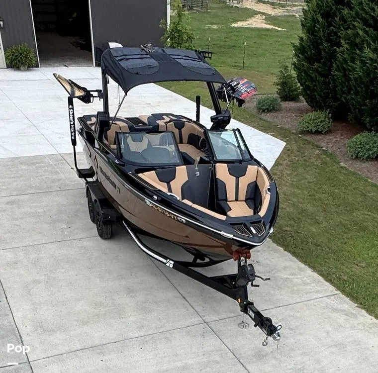 Slide: The Image of Mastercraft XT23 (Only 21hrs Ashley Kidd Edition) 2024 - 16541082
