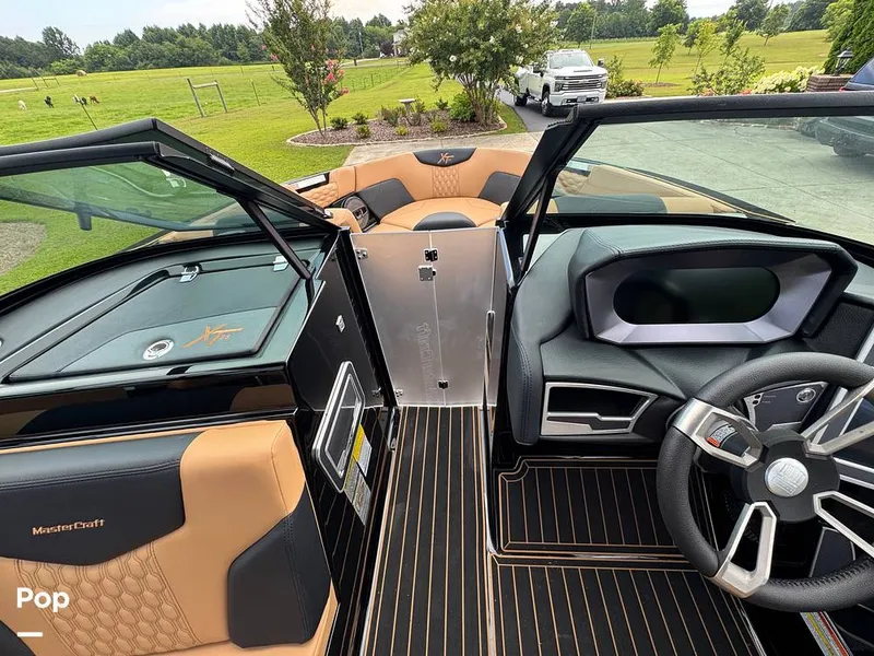 Slide: The Image of Mastercraft XT23 (Only 21hrs Ashley Kidd Edition) 2024 - 16541149