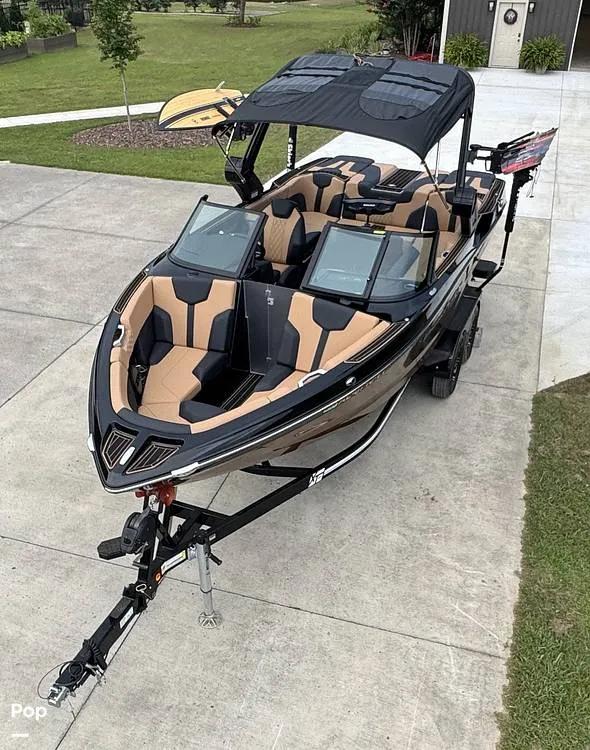 Slide: The Image of Mastercraft XT23 (Only 21hrs Ashley Kidd Edition) 2024 - 16541083