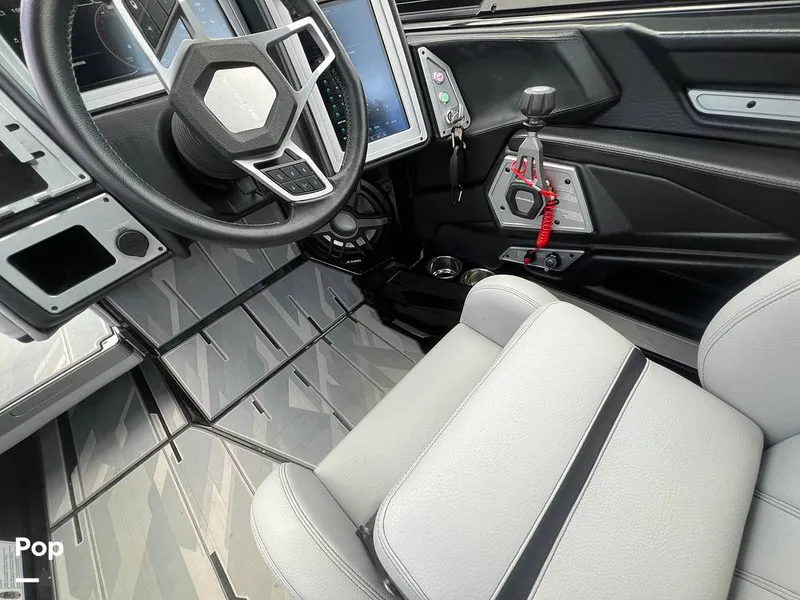 Slide: The Image of Supra SL 575 Raptor 2022 - 16517522
