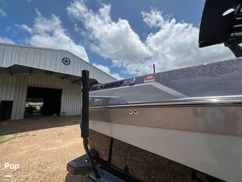 Slide: The Image of Supra SL 575 Raptor 2022 - 16517598